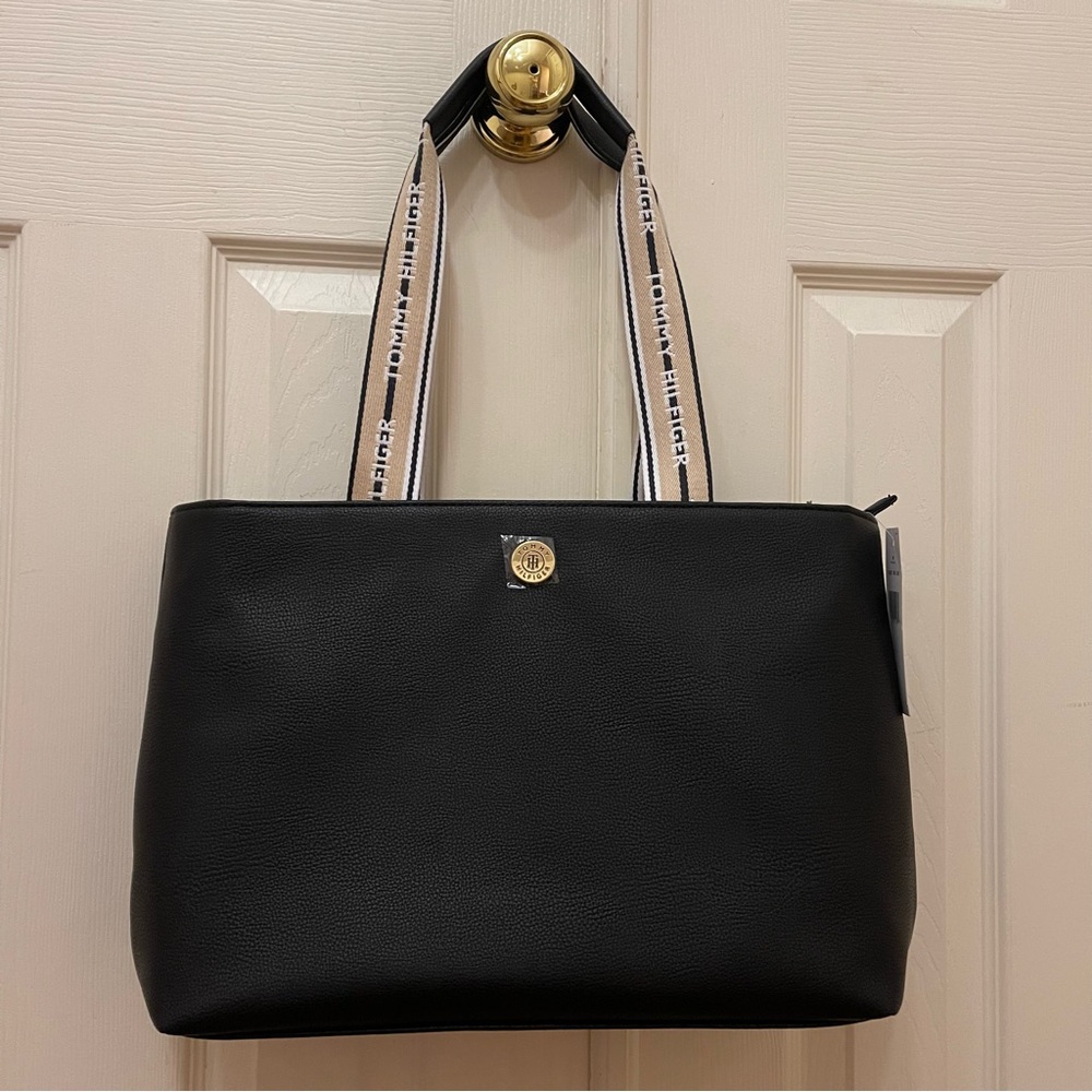 NWT Tommy Hilfiger Black Zipper Close Logo  Bag